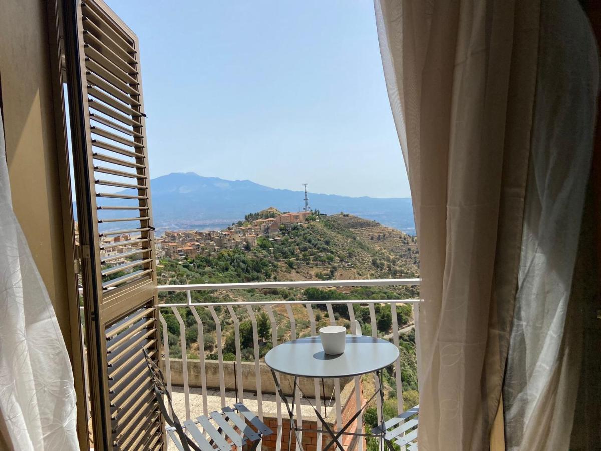 Augustali Momenti Apartment Centuripe Bagian luar foto